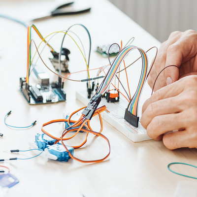 Elektrisches Testlaboratorium ULs CER-FCC-CCC im beleuchtenden Labor